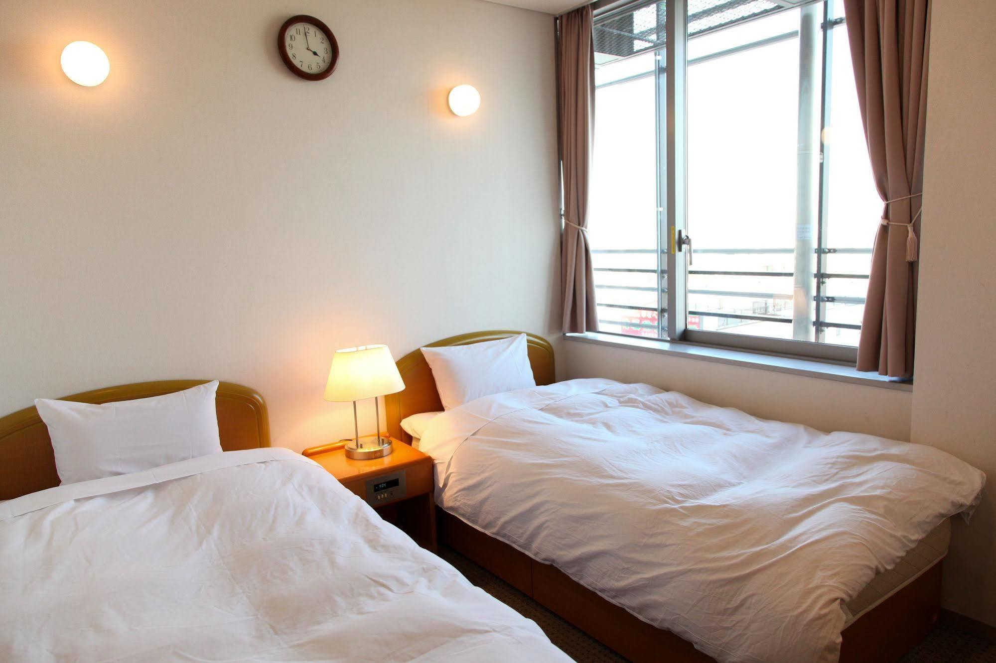 Shin-Osaka Youth Hostel Екстер'єр фото